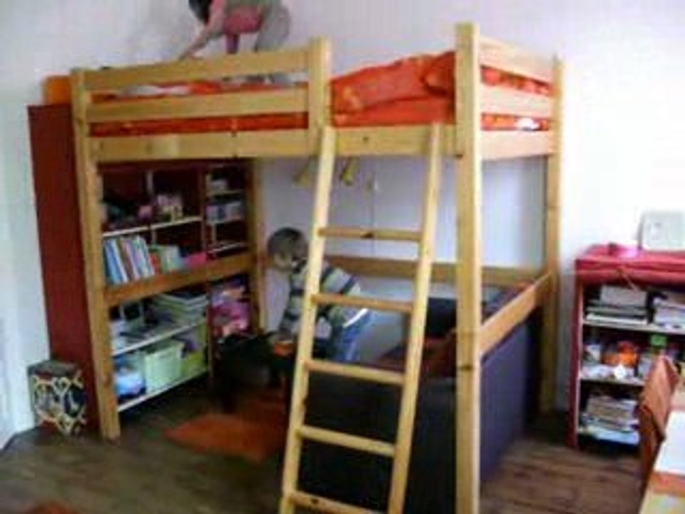 Marie découvre sa chambre