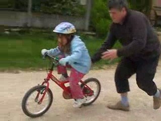 1er coup de pédales de Solène sans roulettes
