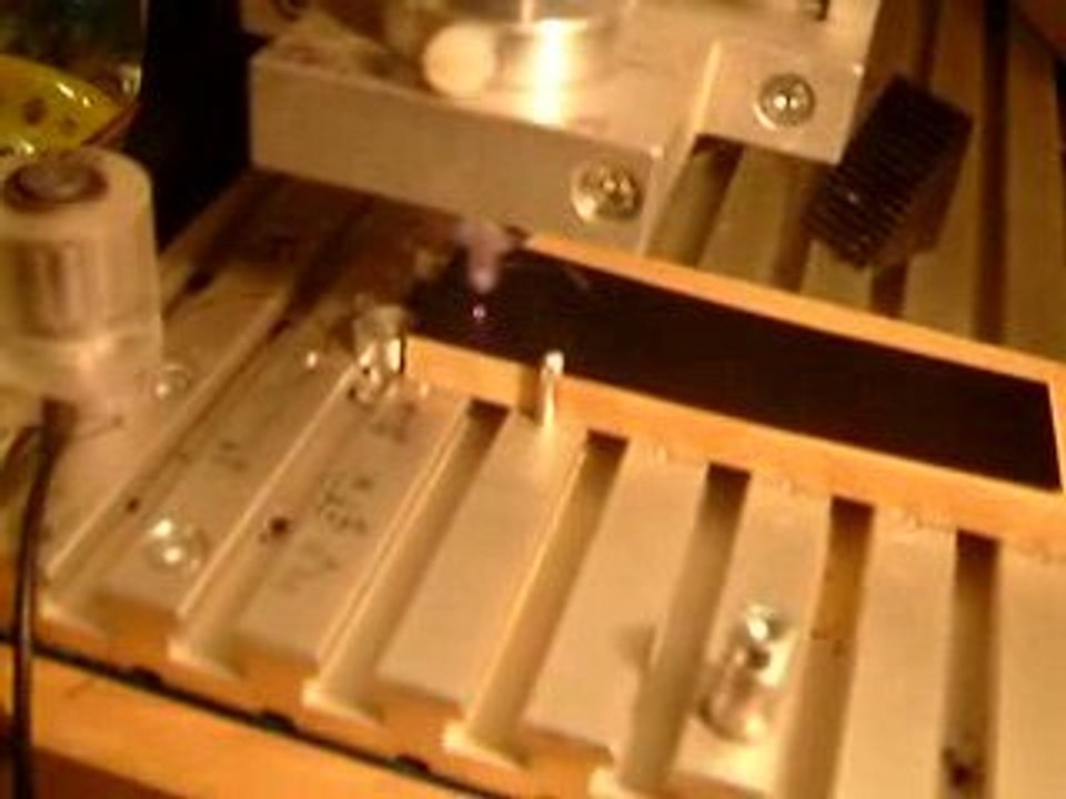 Decoupe de polypro noir 0,5 mm avec laser I.R 2W