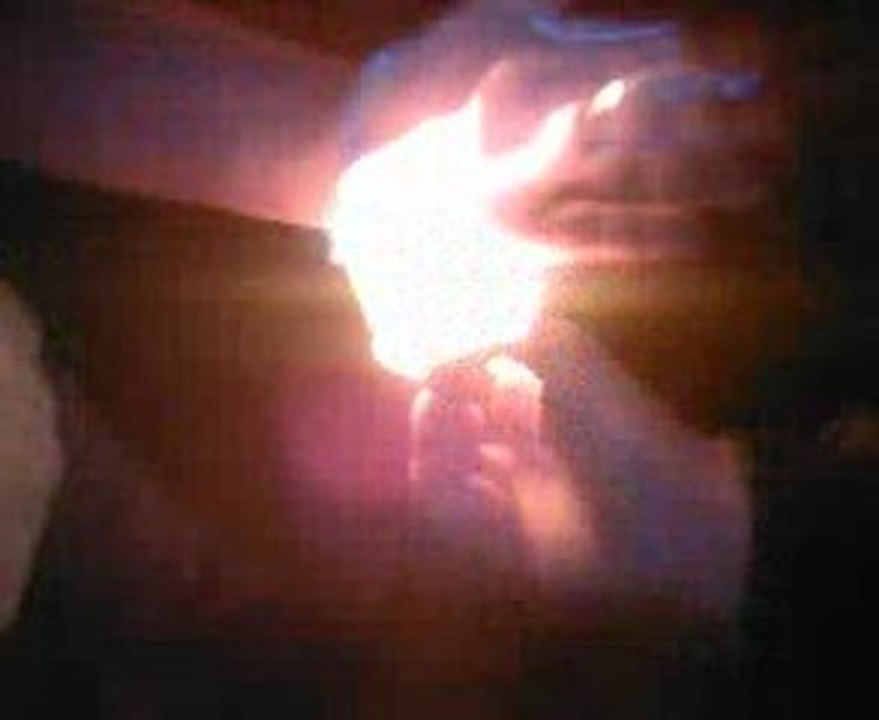 Le jeu de la main en feu.