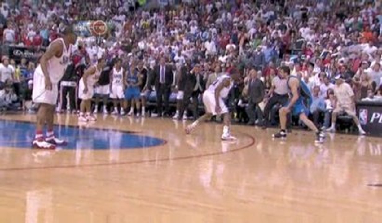 NBA Hedo Turkoglu delivers and hits the three t...