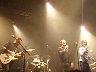 "Ne raccroche pas" de Christophe par les Fatals Picards