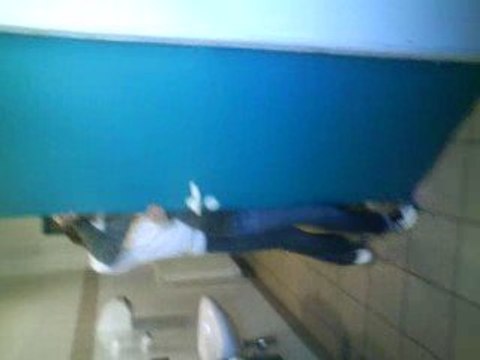 On keaaf l'enfermer dans les chiottes (Aa'