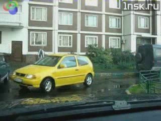 bayan Araba park etmeye çalışırsa