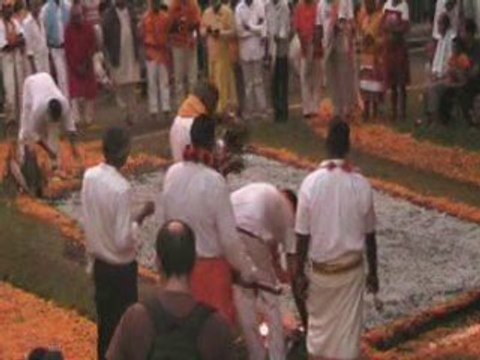 Marche sur le feu a Mon Caprice St-Pierre le 26 avril 2009.