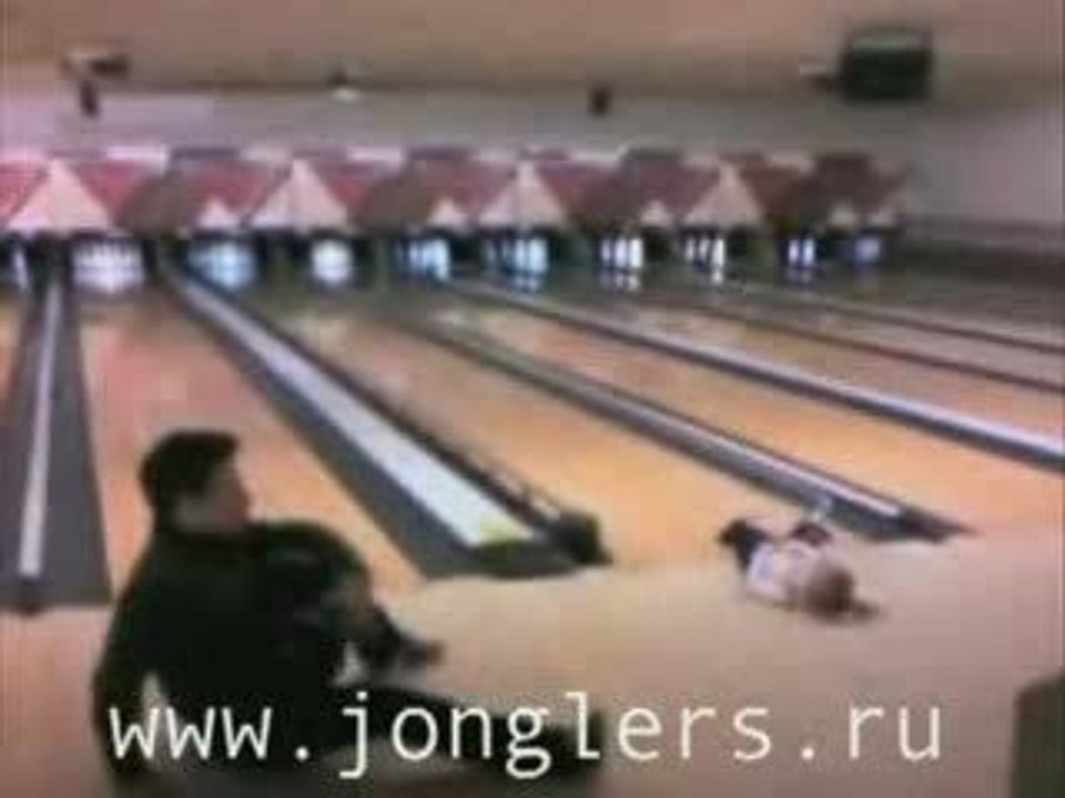 Bowling pályán zsonglőrködni??