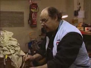 Cinq hommes et un garage, de Basile Carré-Agostini (2006)