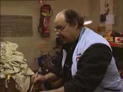 Cinq hommes et un garage, de Basile Carré-Agostini (2006)