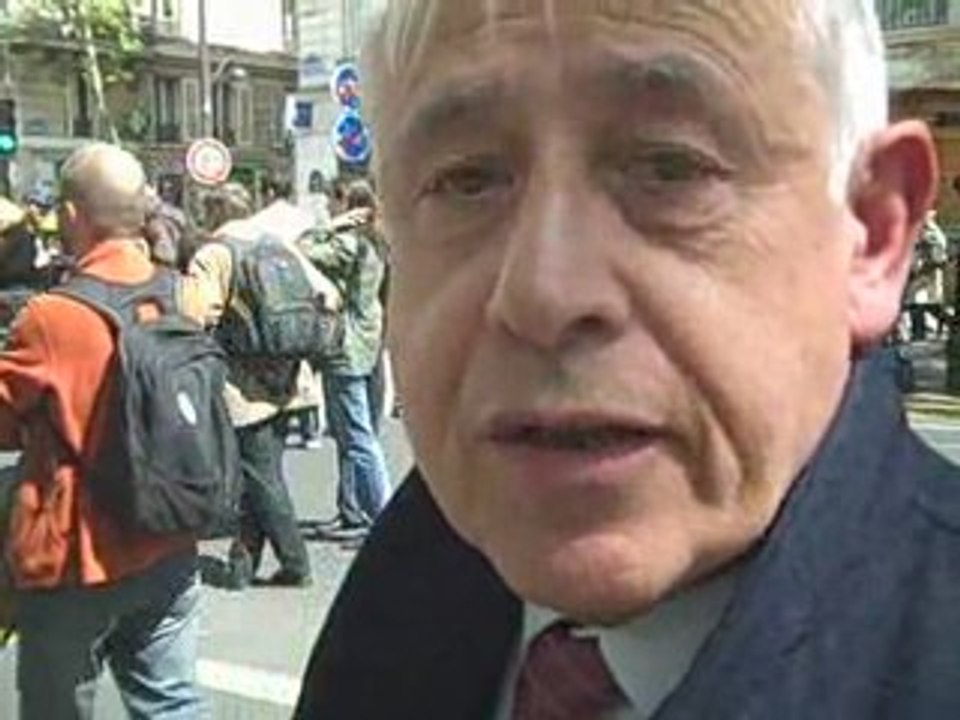 Interview dans la manif contre la loi Bachelot à Paris