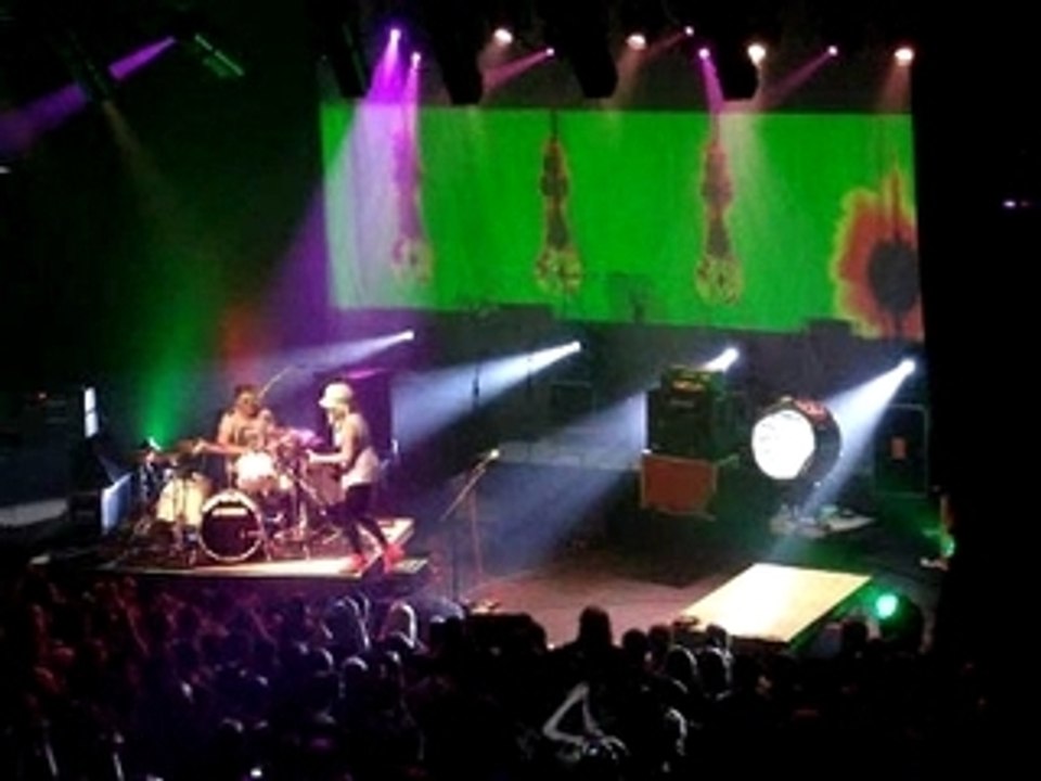 Ting Tings - Fruit Machine @ Bataclan Paris le 20 avril 2009