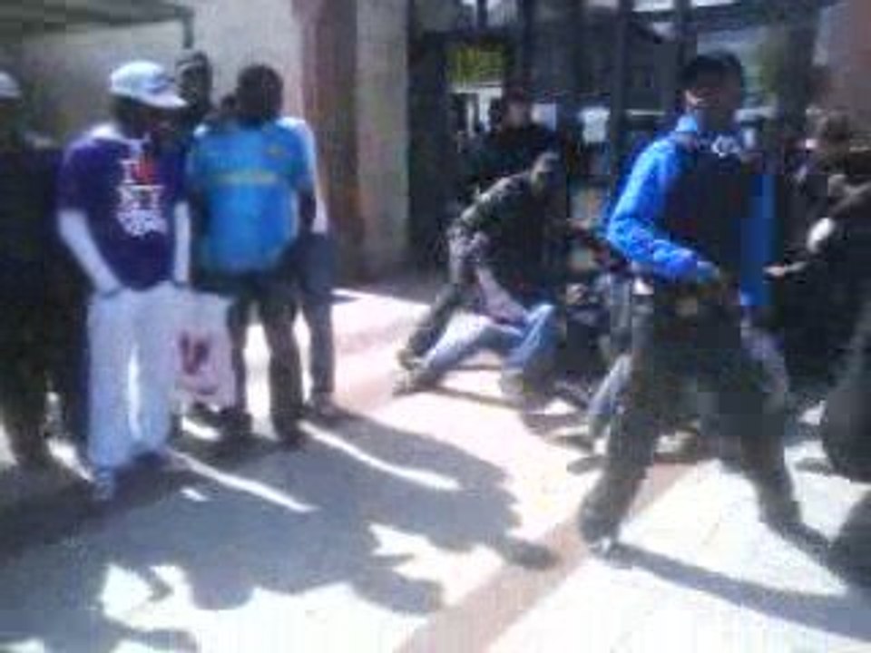 Logobi Clash BLACK STREET CREW VS KINDER !!!