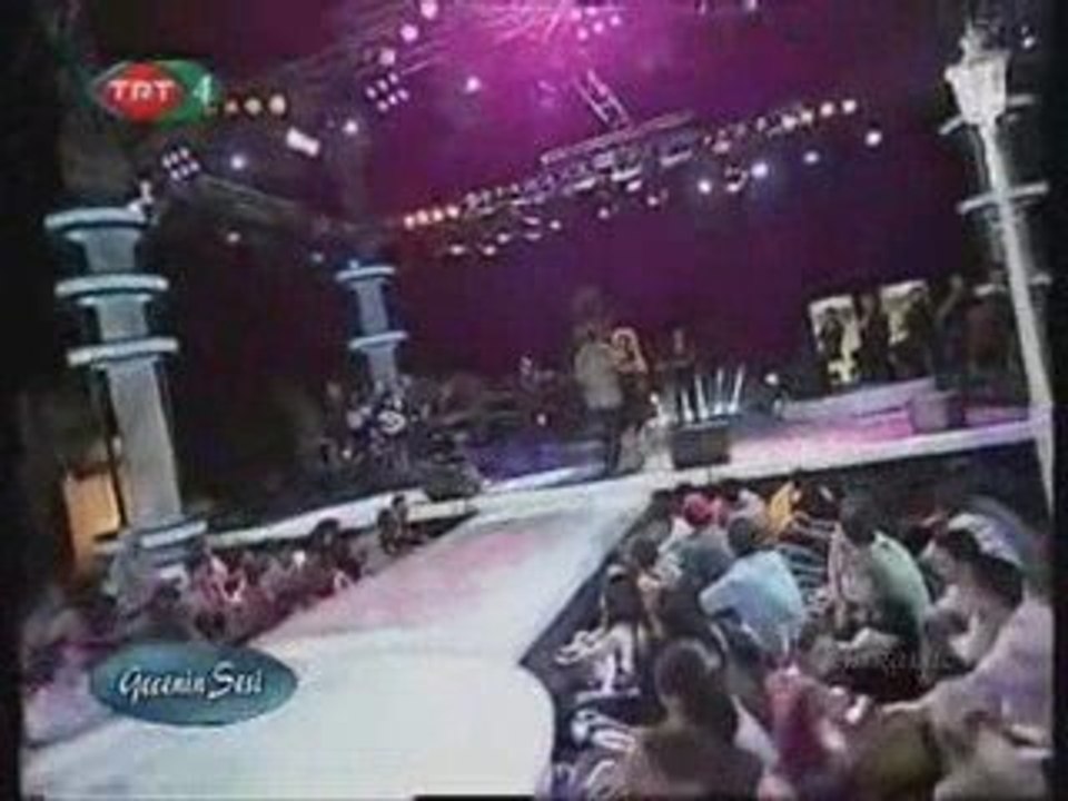 Gülü susuz seni aşksız bırakmam Düet