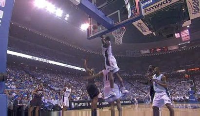 NBA D-Howard blocks Willie Green's floater for 2 points.