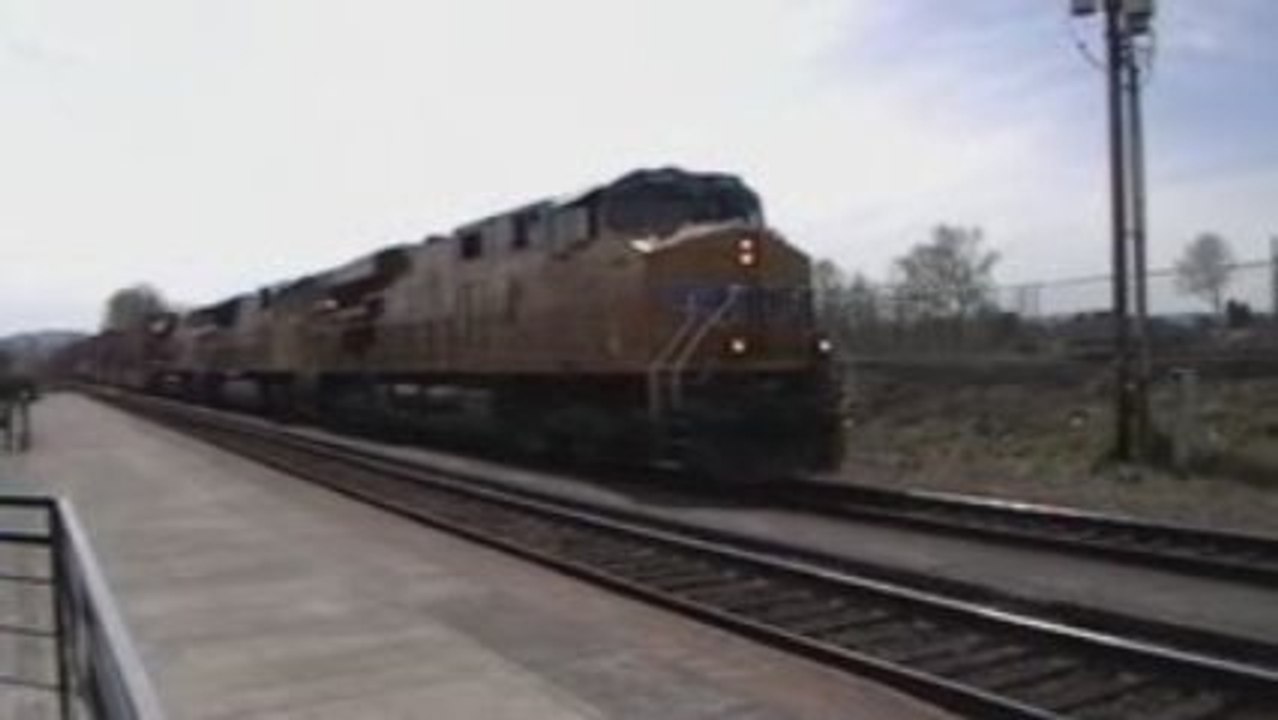 UP #7650 W/ a Hotshot