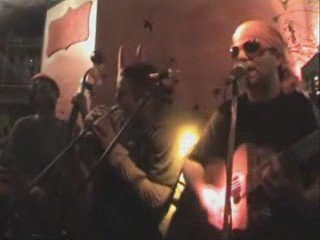 Le voisin d'en bas en concert ça donne ça!!!!