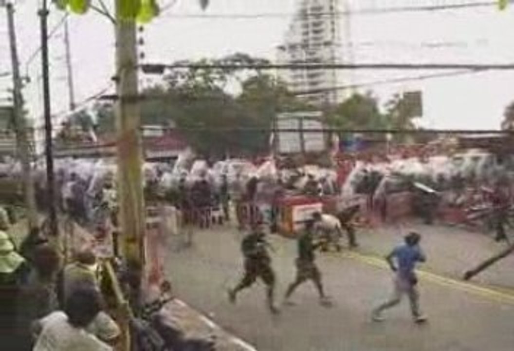 Red Shirts Retreat from Asian Summit  Clash 10 April 2009