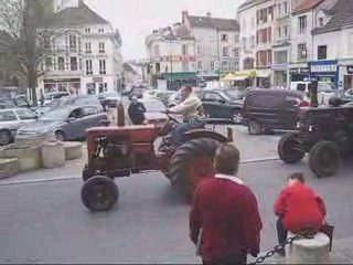 Défilé des tracteurs de collection