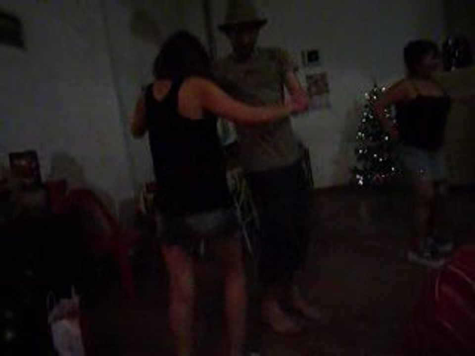 Yannos et Fanch, une petite danse pour Noel - Feliz Navidad