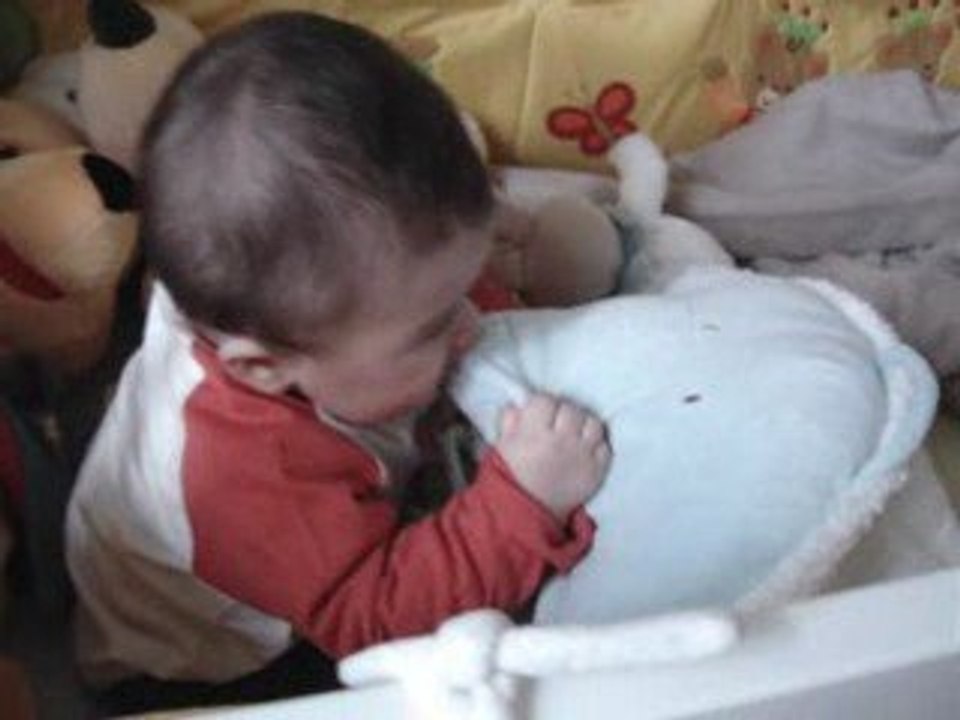kyky avec ses peluches