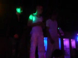 Guillaume, Max et flO sur le bar :) rien de normal lol