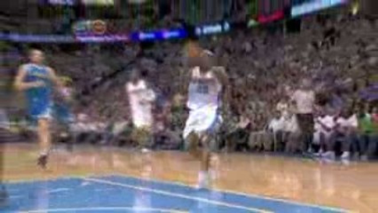 NBA Anthony Carter speeds down the court and dishes it to a