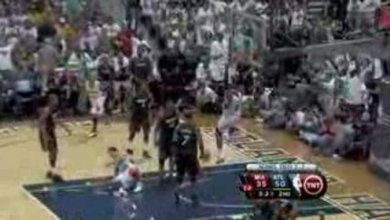 NBA Mike Bibby throws one up to J-Smoove for the alley-oop.