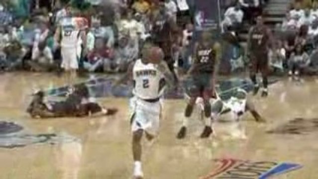 NBA D-Wade collides with Josh Smith and hits his head on the