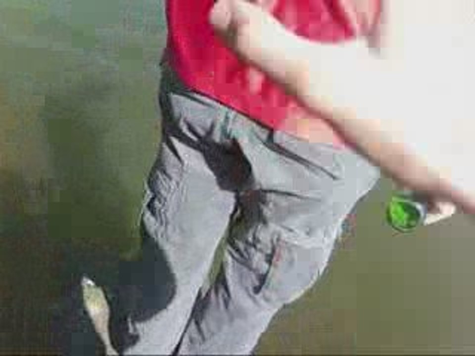 Bourré, il se fait pousser dans le canal