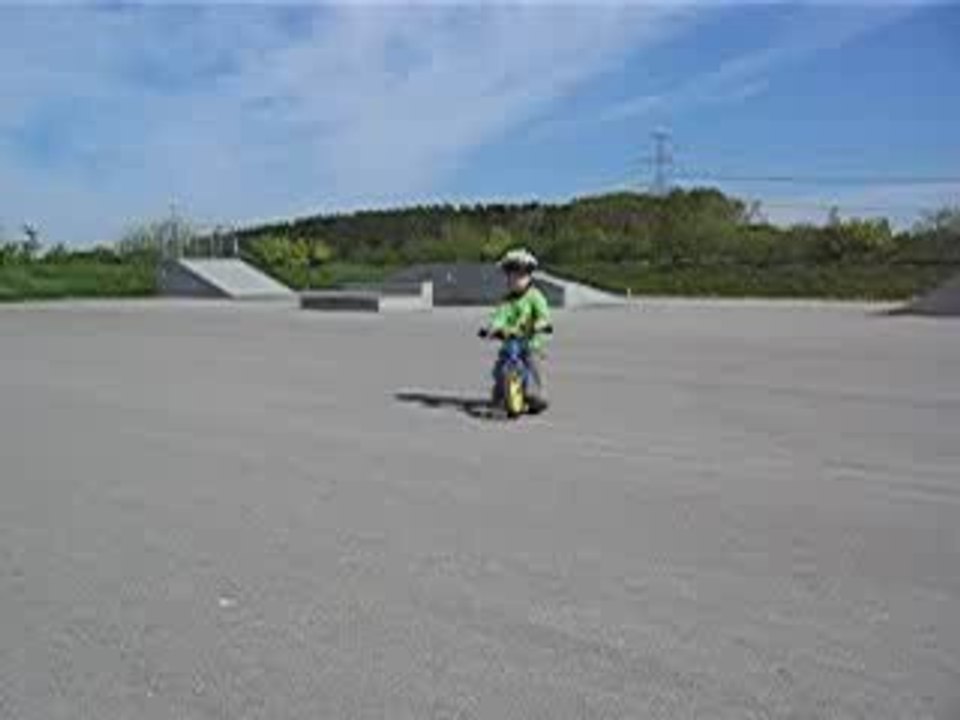 Nils et son premier vélo...
