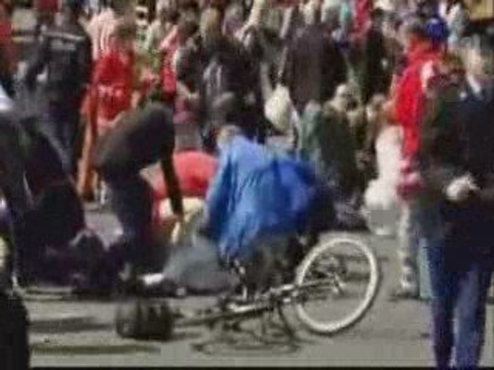 Maniac Plows Trough Crowd And Crashes Into Monument