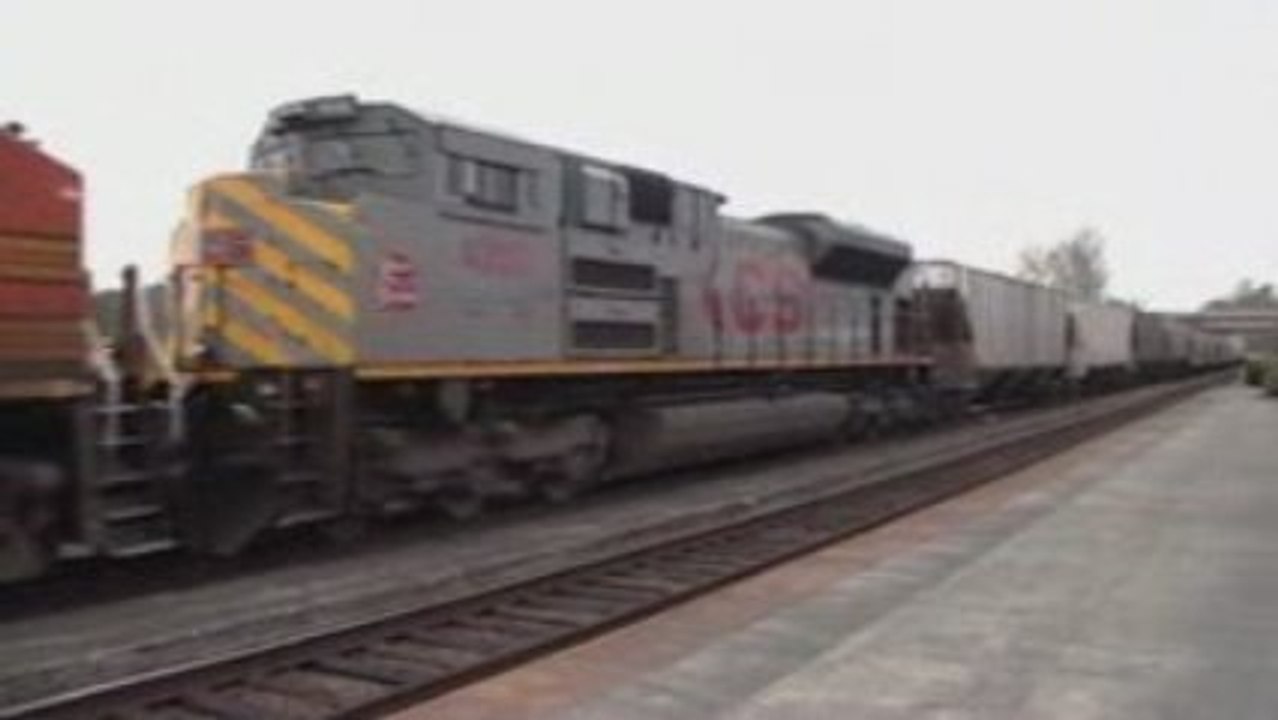 BNSF #4579 W/ a KCS SD70ACe