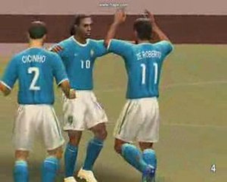 Ronaldınho kol bastı