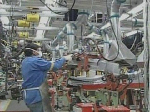 Barack Obama announces Chrysler to file for bankruptcy