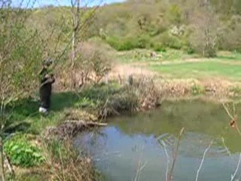 Stage peche au toc et prise d'une carpe lors d'un séjour pêche jeunes