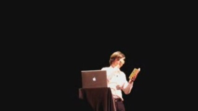 Félix Libris lit Oui Oui à Carla Bruni ( version courte)