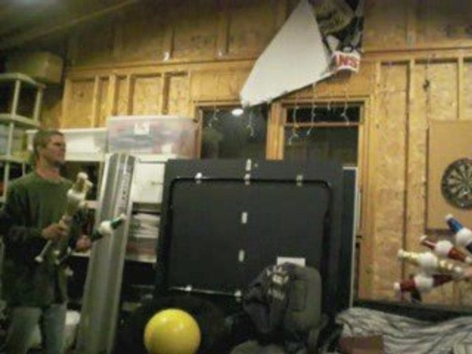 Jeff Hughes and Chris Hughes pass 7 Clubs (Juggling)