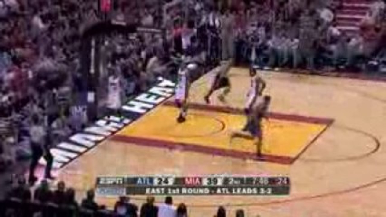 NBA Joe Johnson throws a wonderful 'behind the back' pass to