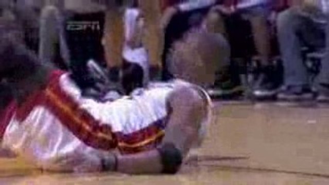 NBA Dwyane Wade finishes with authority during Game 6 agains