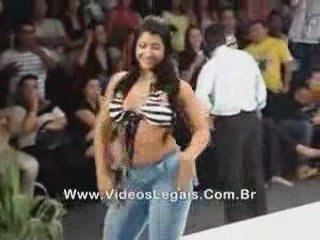 FMF Priscila do BBB9 danca funk na passarela