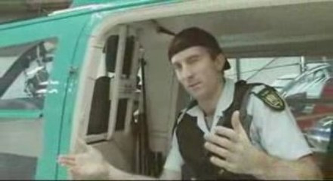 District 9 - Clip Alive In Joburg