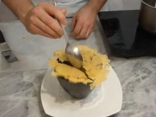 Sopa de Cebollas y Tuille de Queso Parmesano