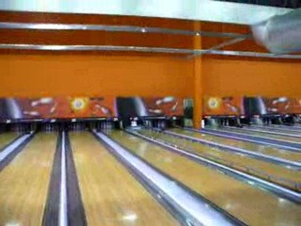 29-04-09 Lucie au bowling1