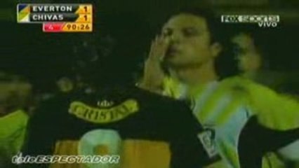 Reynoso Escupe (Chivas) a jugador del Everton