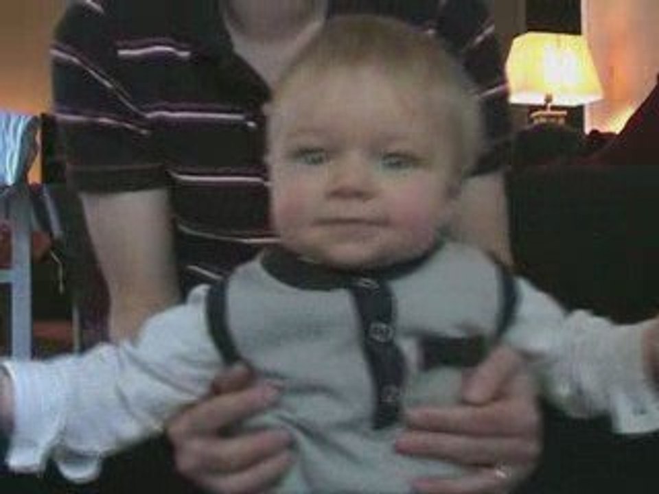 Eloi debout a 10 mois