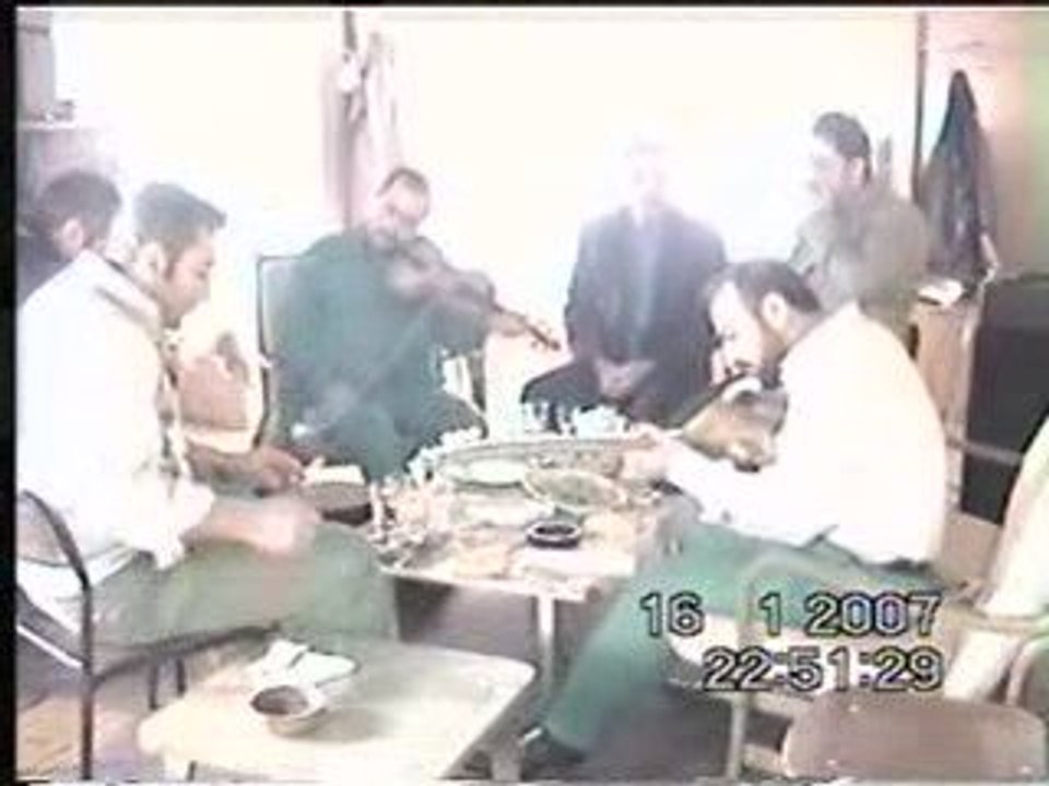 Her gün menfaat peşinde