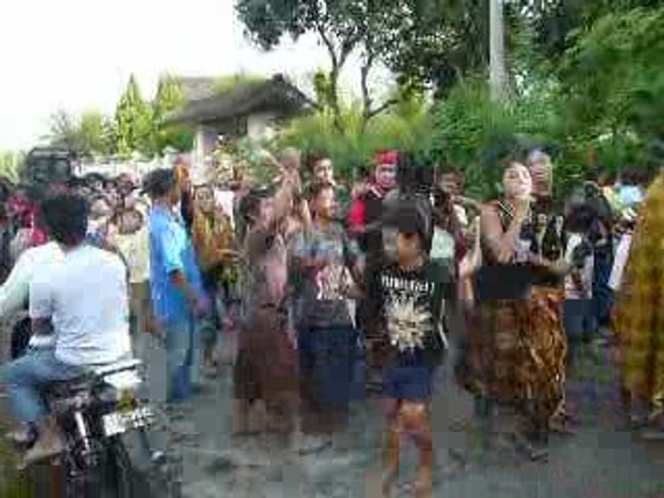 Defile mariage dans la rue