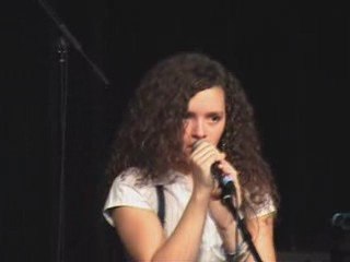 Ines Sawsen chante "No bravery " de James Blunt