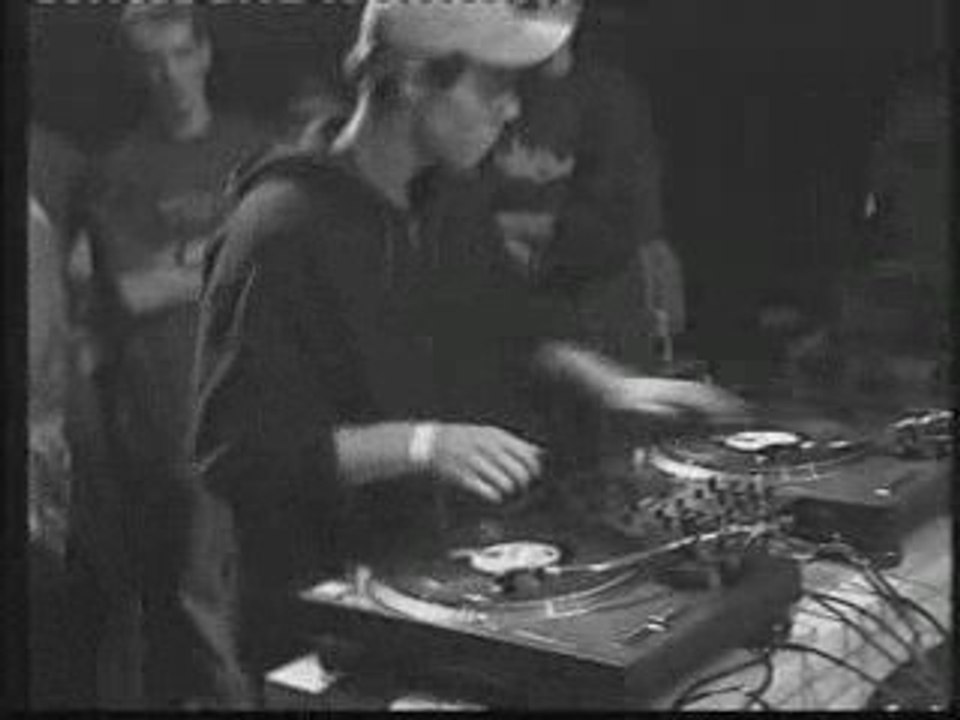 Dj Junior Flow @ ITF Worldfinals 2002 (Beatjuggling)