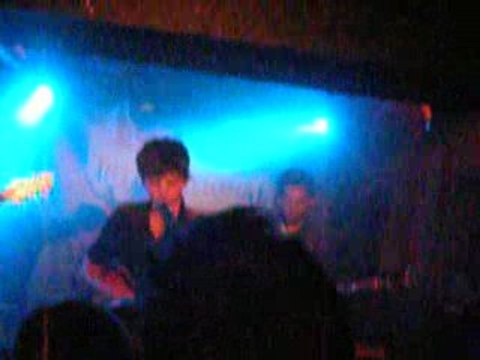 Kid Bombardos @ L'International - I round the bend