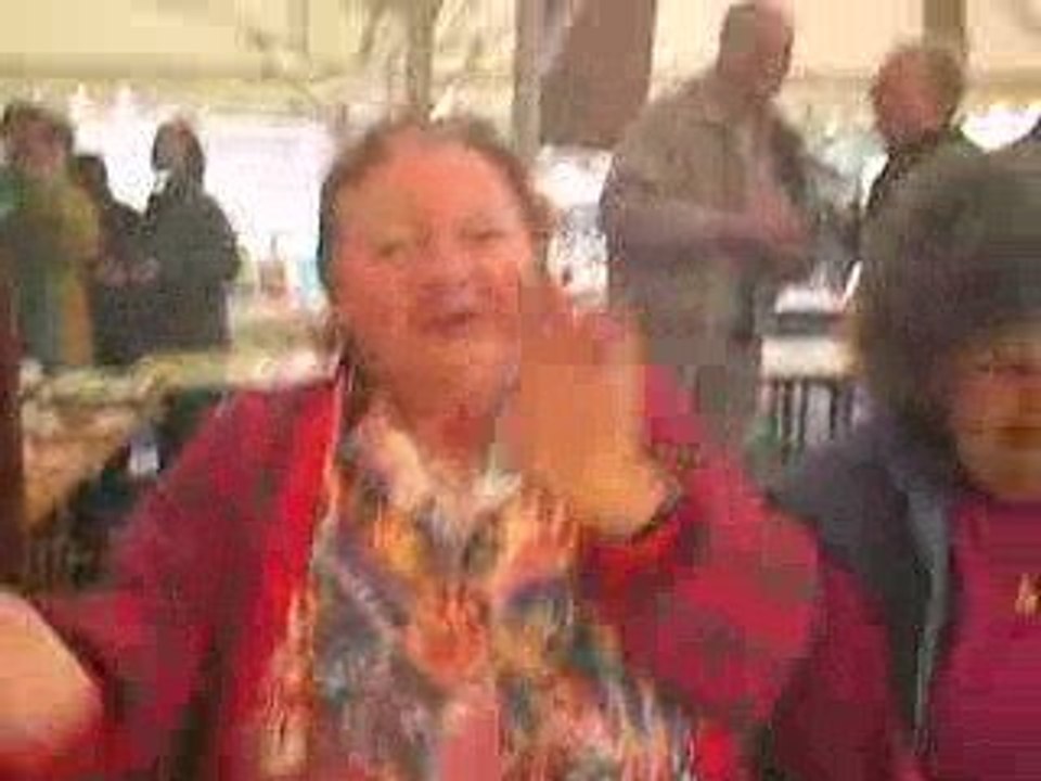 MAMIE PICOLE ET GLOU ET GLOU ET GLOU CUL SEC .